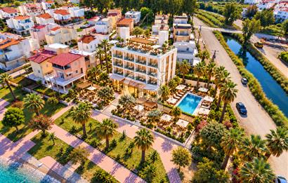 Kuşadası Güzelçamlı'da Denize Sıfır 32 Odalı, Full Deniz Manzaralı Satılık Otel