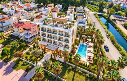Kuşadası Güzelçamlı'da Denize Sıfır 32 Odalı, Full Deniz Manzaralı Satılık Otel