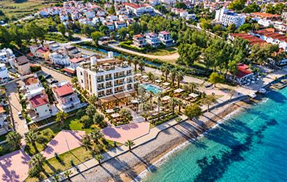 Kuşadası Güzelçamlı'da Denize Sıfır 32 Odalı, Full Deniz Manzaralı Satılık Otel