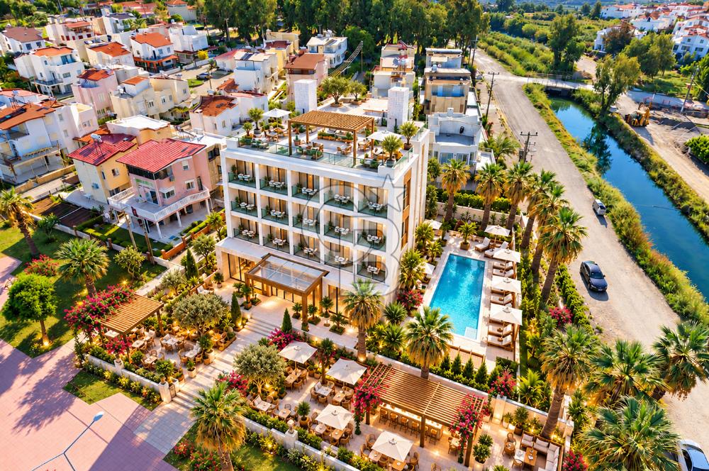 Kuşadası Güzelçamlı'da Denize Sıfır 32 Odalı, Full Deniz Manzaralı Satılık Otel