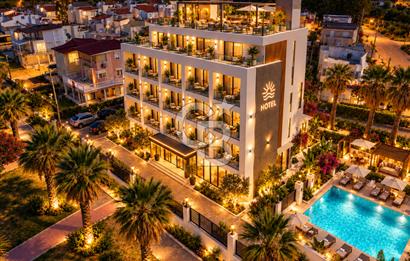 Kuşadası Güzelçamlı'da Denize Sıfır 32 Odalı, Full Deniz Manzaralı Satılık Otel