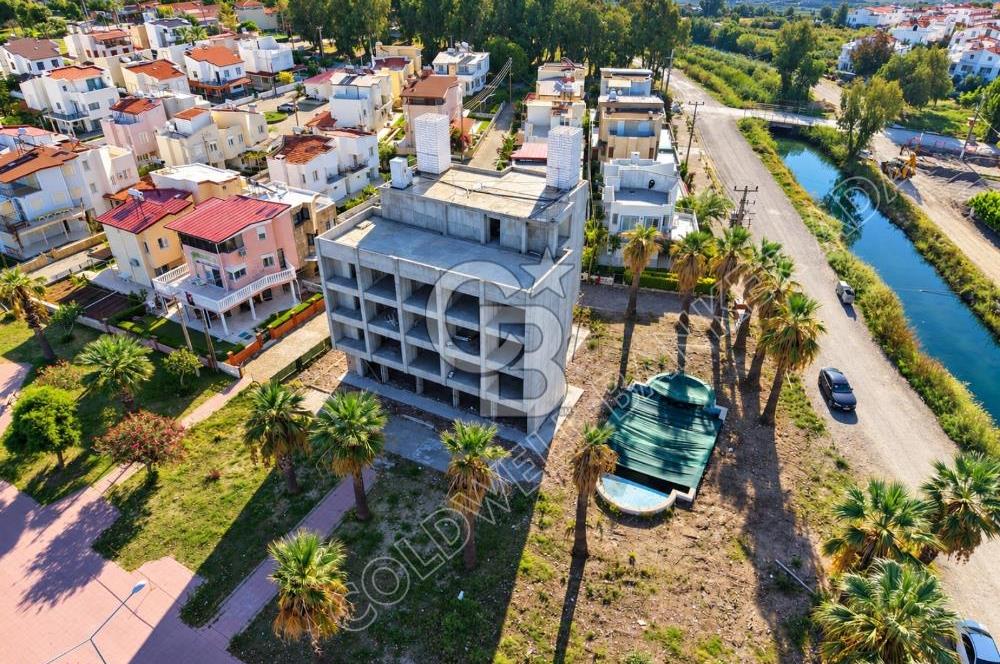 Kuşadası Güzelçamlı'da Denize Sıfır 32 Odalı, Full Deniz Manzaralı Satılık Otel