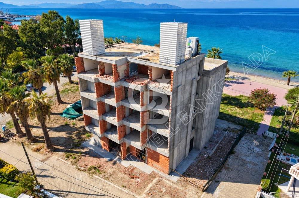 Kuşadası Güzelçamlı'da Denize Sıfır 32 Odalı, Full Deniz Manzaralı Satılık Otel