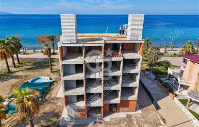 Kuşadası Güzelçamlı'da Denize Sıfır 32 Odalı, Full Deniz Manzaralı Satılık Otel