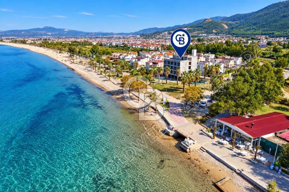 Kuşadası Güzelçamlı'da Denize Sıfır 32 Odalı, Full Deniz Manzaralı Satılık Otel