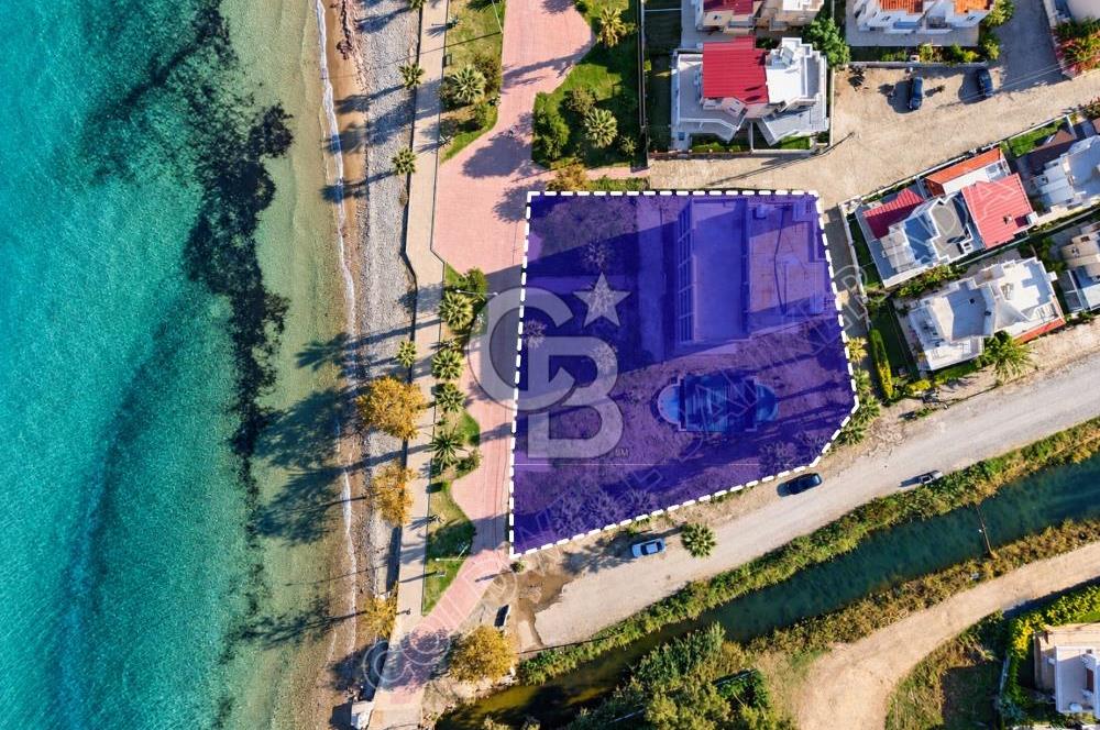 Kuşadası Güzelçamlı'da Denize Sıfır 32 Odalı, Full Deniz Manzaralı Satılık Otel