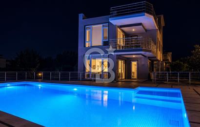 ANTALYA DEMRE'DE DENİZE SIFIR | ÖZEL HAVUZLU | EŞSİZ MANZARALI VİLLA