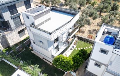Burhaniye Pelitköy' de Sahile Yakın Müstakil 4+1 Satılık Villa