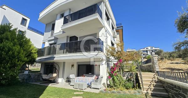 Burhaniye Pelitköy' de Sahile Yakın Müstakil 4+1 Satılık Villa - 379225
