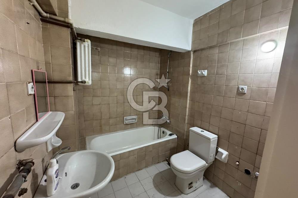 Bahçelievler 3. Cadde 52. Sokak’ta Yeni Boyalı, Aydınlık 3+1 Bahçe Katı
