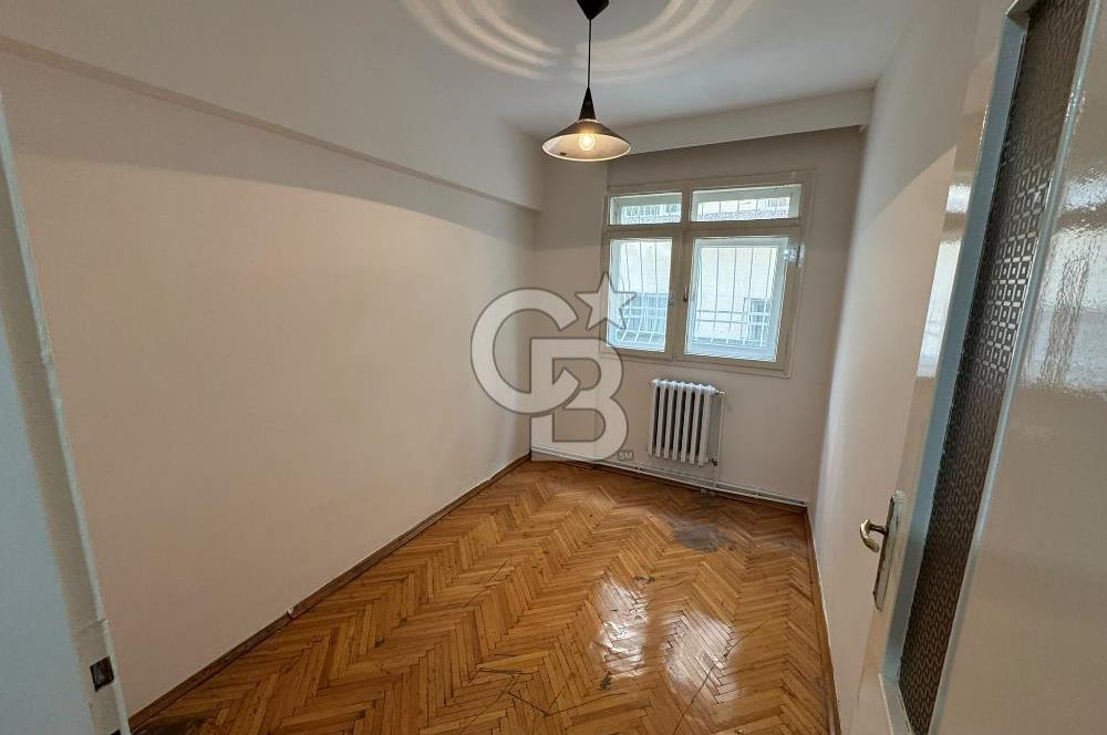 Bahçelievler 3. Cadde 52. Sokak’ta Yeni Boyalı, Aydınlık 3+1 Bahçe Katı