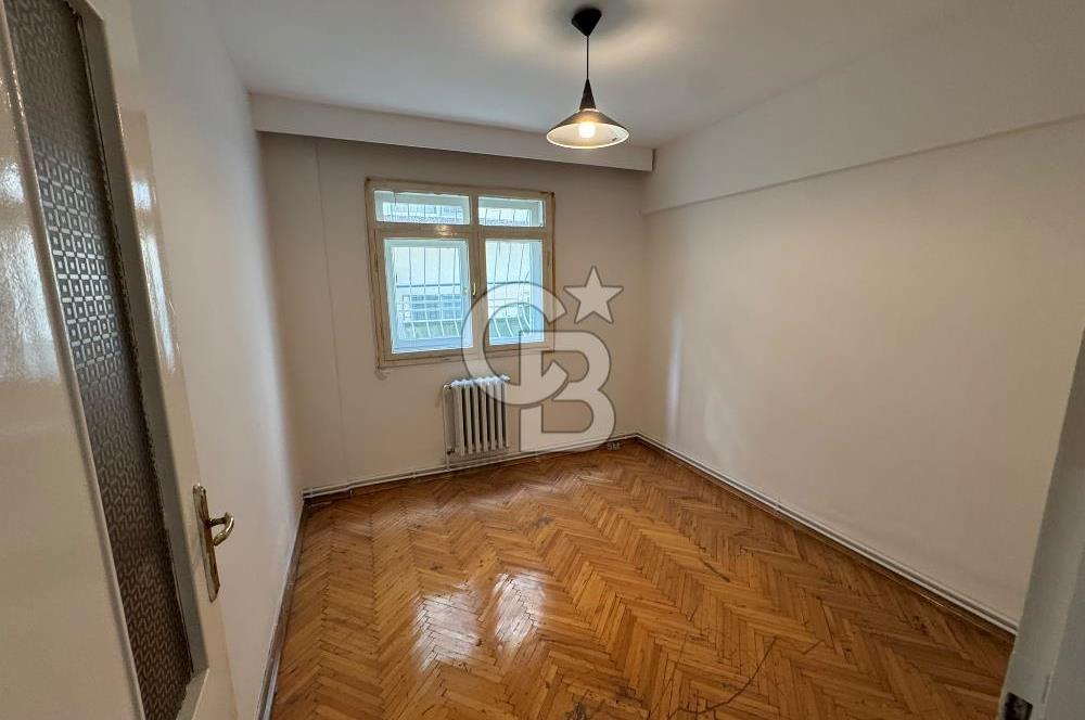 Bahçelievler 3. Cadde 52. Sokak’ta Yeni Boyalı, Aydınlık 3+1 Bahçe Katı