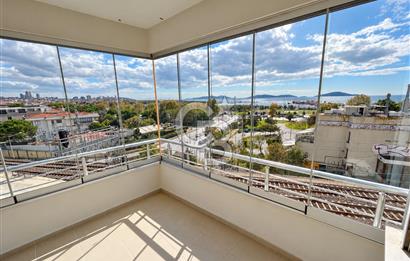 KÜÇÜKYALI'DA BÜYÜLEYEN DENİZ MANZARASI,50m² SALON,KİRALIK 3+1
