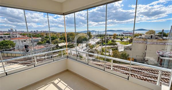 KÜÇÜKYALI'DA BÜYÜLEYEN DENİZ MANZARASI,50m² SALON,KİRALIK 3+1 - 379227