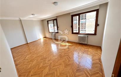 KÜÇÜKYALI'DA BÜYÜLEYEN DENİZ MANZARASI,50m² SALON,KİRALIK 3+1