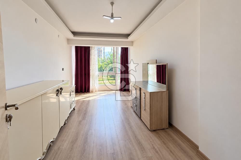 Bayraklı Soğukkuyu’da Girne Caddesi Cepheli Kiralık 3+1 Dubleks