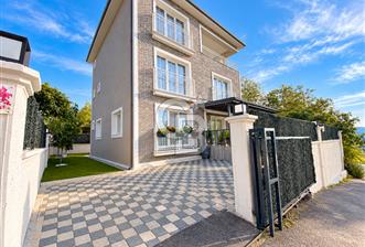 BAŞİSKELE DÖNGELDE SATILIK DENİZ MANZARALI ÖZEL MÜSTAKİL VİLLA - 1 - 379344