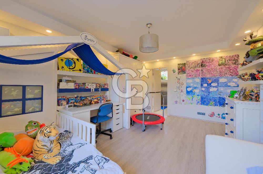 LEVENT DE YENİLENMİŞ BAHÇELİ VİLLA