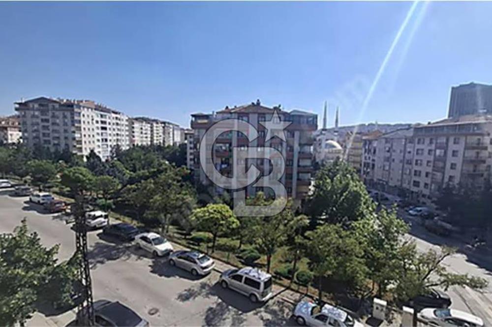 Etimesgut İstasyon Mahallesinde Cadde üzeri Satılık 3+1 Daire