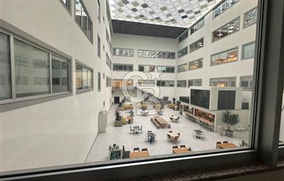 ÜMRANİYE YAMANEVLER'DE 1.650 M2 KISMİ EŞYALI KİRALIK OFİS KATI