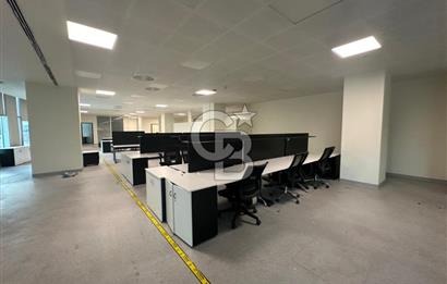 ÜMRANİYE YAMANEVLER'DE 1.650 M2 KISMİ EŞYALI KİRALIK OFİS KATI