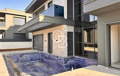 Kuşadası Soğucak'ta Kiralık Geniş 6+1 Lüks Villa