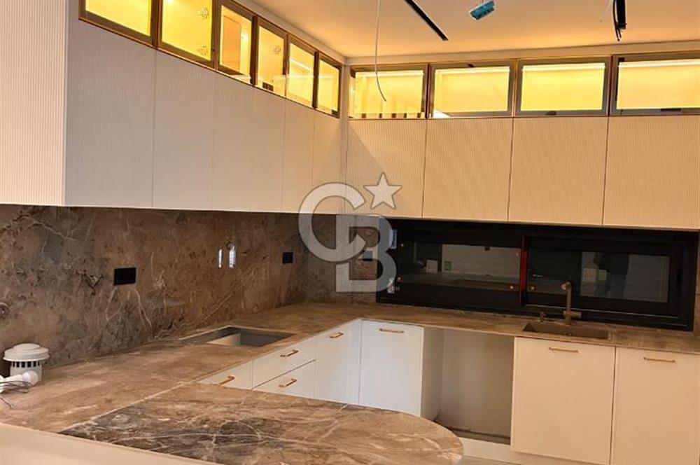 Kuşadası Soğucak'ta Kiralık Geniş 6+1 Lüks Villa