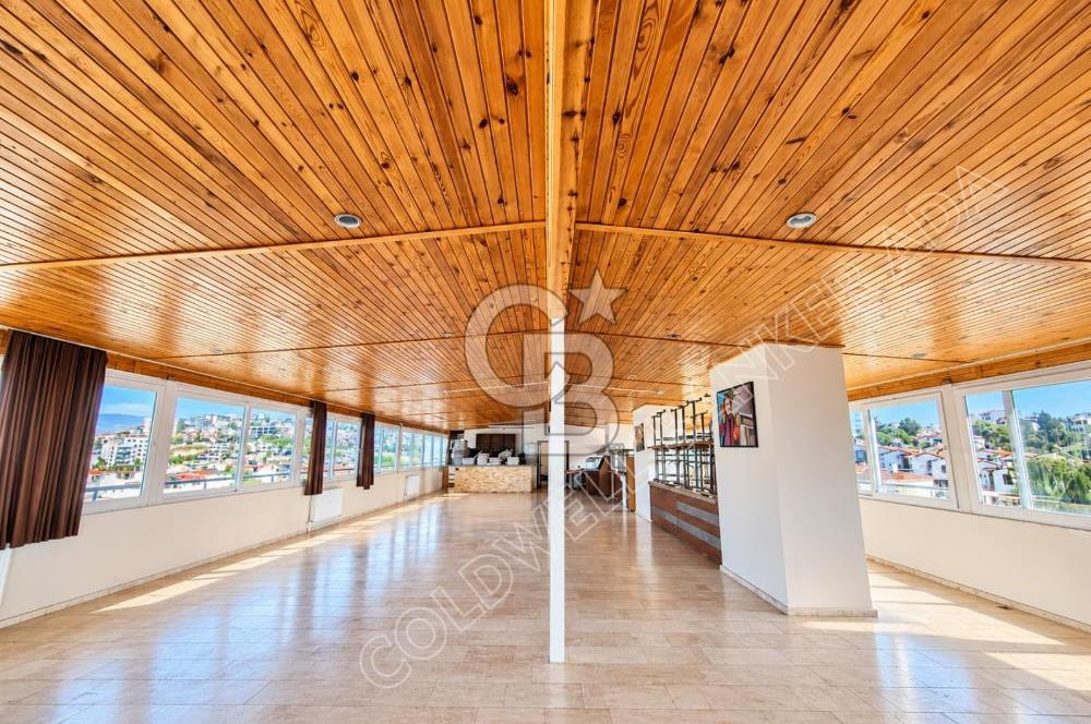 Kuşadası Kadınlar Denizi’nde Plaja Yakın, 51 Odalı, Full Deniz Manzaralı Satılık Otel