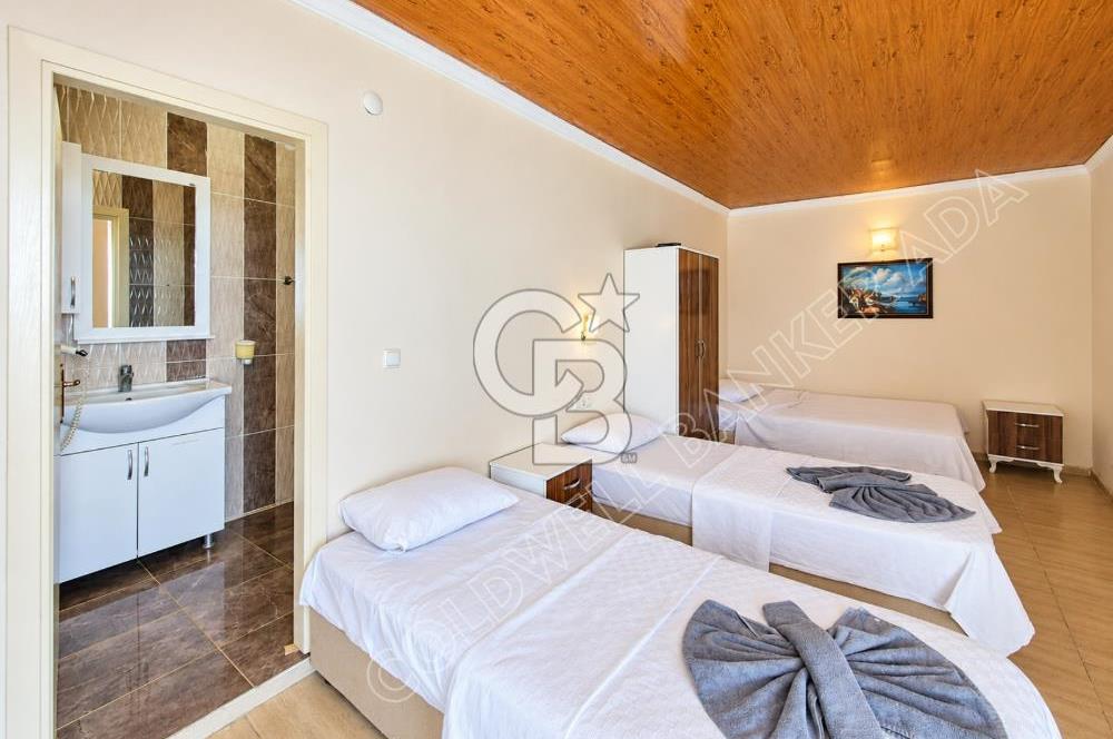 Kuşadası Kadınlar Denizi’nde Plaja Yakın, 51 Odalı, Full Deniz Manzaralı Satılık Otel