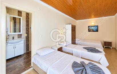 Kuşadası Kadınlar Denizi’nde Plaja Yakın, 51 Odalı, Full Deniz Manzaralı Satılık Otel