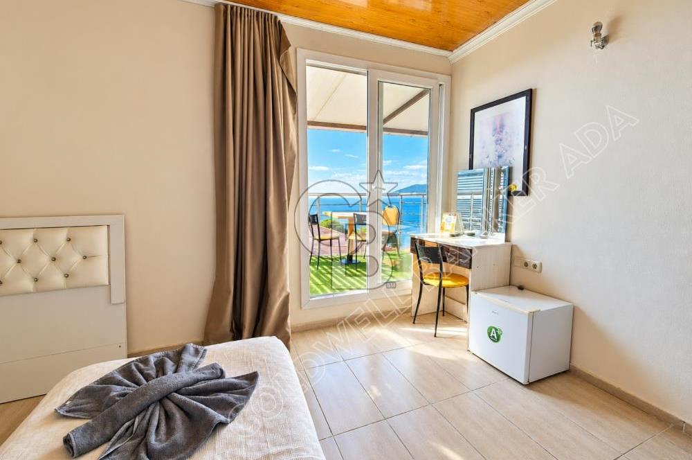 Kuşadası Kadınlar Denizi’nde Plaja Yakın, 51 Odalı, Full Deniz Manzaralı Satılık Otel