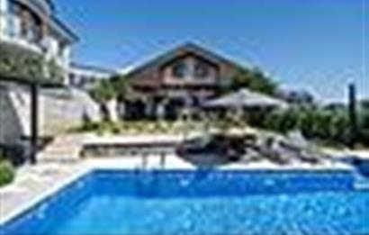 ÖZLÜCE 5+1 694 M2 ARSA PAYI HAVUZLU MİMARİ LÜKS