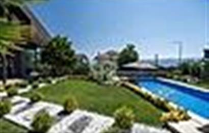 ÖZLÜCE 5+1 694 M2 ARSA PAYI HAVUZLU MİMARİ LÜKS