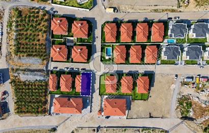 Söke Yenikent Çevre Yolu Mevkiinde Doğa İle İç İçe, Konforlu ve Modern Yaşam Sunan 4+1 Villa 