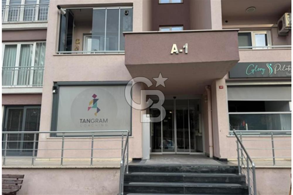 BAHÇEŞEHİR MANOLYA EVLERİNDE SATILIK OFİS