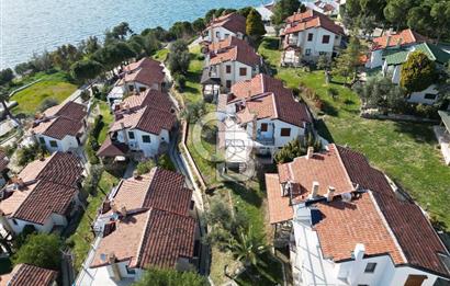 CB FARK'tan Onur Kent Sitesinde Özel Plajlı Villa