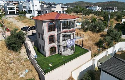 Pelitköy Sahil'de Tam Müstakil Lüks Villa