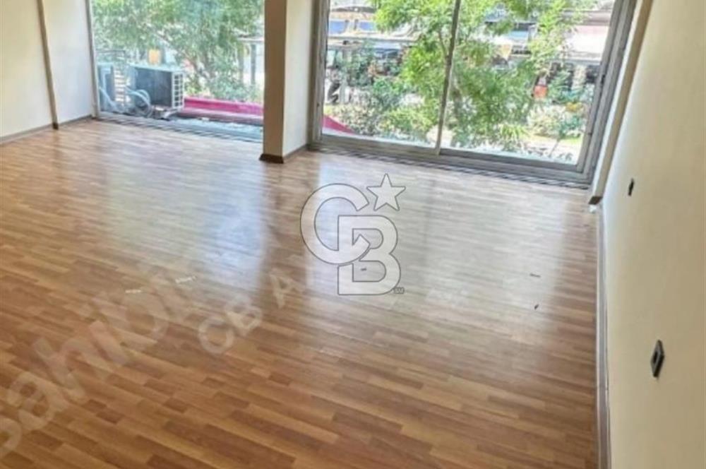 Antalya Muratpaşa'da, tramvay yolu üzerinde 2+1 Ofis