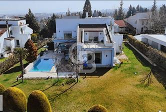 Yürüyüş Yolunda 1452m2 Arsaya Sahip Asansörlü ve Havuzlu Villa - 1 - 379727