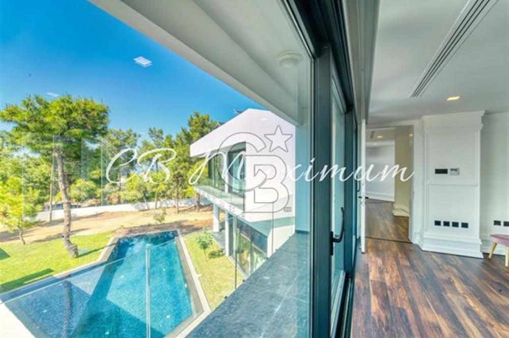 KKTC, Girne'de satılık özel tasarım 5 odalı villa