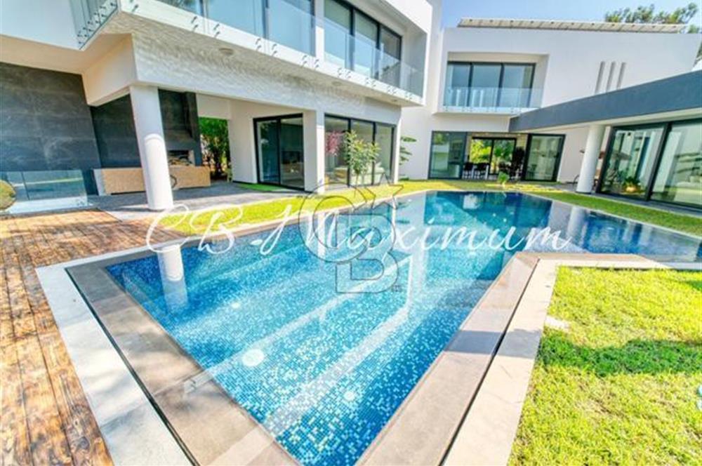 KKTC, Girne'de satılık özel tasarım 5 odalı villa