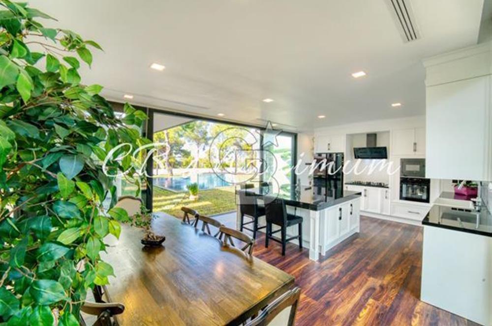 KKTC, Girne'de satılık özel tasarım 5 odalı villa