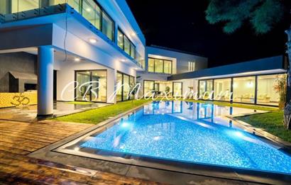 KKTC, Girne'de satılık özel tasarım 5 odalı villa