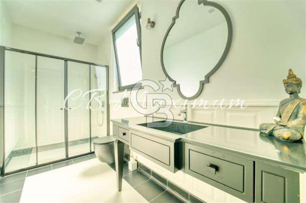 KKTC, Girne'de satılık özel tasarım 5 odalı villa