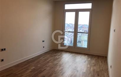 Polat Piyalepaşa Köşe Konumlu Geniş 3+1 Balkonlu Teras Katı