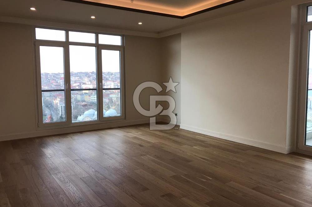 Polat Piyalepaşa Köşe Konumlu Geniş 3+1 Balkonlu Teras Katı