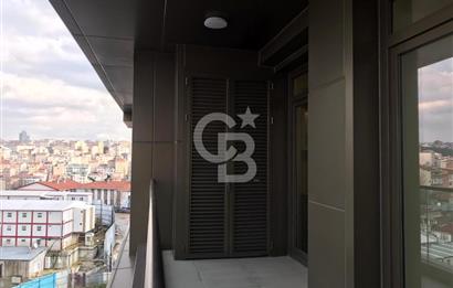 Polat Piyalepaşa Köşe Konumlu Geniş 3+1 Balkonlu Teras Katı