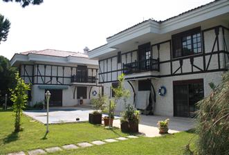 tuzla mercan sahilde 1000 m2 bahçeli müstakil havuzlu 2 villa
