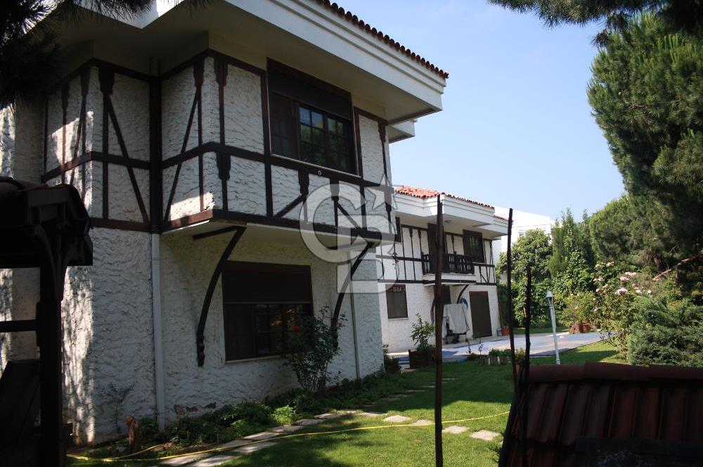 tuzla mercan sahilde 1000 m2 bahçeli müstakil havuzlu 2 villa
