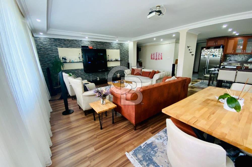 Bahçeşehir Boğazköyde Yeşillikler İçerisinde 3+1 Satılık Daire